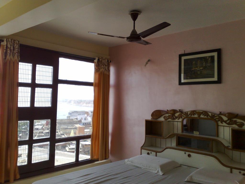 Grg Shanti Guest House Varanasi Near Manikarnika Ghat Room photo